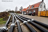 14-01-2023 Terheijden - Met enorme pompen word het regenwater in buizen over de dijk weggepompt. - Fotokrant