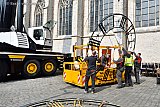 08-04-2019 Breda -  De wijzerplaten worden omdat ze er niet inpassen aan de zijkant van een manbakje gemonteerd. - Fotokrant