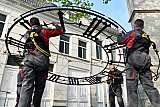 08-04-2019 Breda -  Na maanden restauratie worden de wijzerplaten weer terug geplaatst op de Grote of Onze Lieve Vrouwe kerk. - Fotokrant