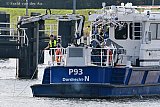 22&ndash;10-2019 Oosterhout - Achter de politieboot uit Dordrecht sleepte men onder het water een sonartorpedo mee die de bodem van het kanaal scande. - Fotokrant