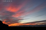 15-10-2022 Breda - Als de zon onder gaat kleurt de lucht roze in het buitengebied van de Haagse Beemden. - Fotokrant