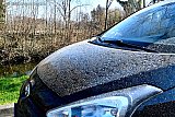 18-03-2022 Breda - Autos zitten voor de 2e dag onder het Saharazand. De wolk zand die gisteravond te zien was heeft er afgelopen nacht voor gezorgd dat de auto's weer naar de wasstraat kunnen.   - Fotokrant