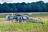 16-06-2019 Breda - Het mooie weer lokte menig zonaanbidders naar buiten . Boven op het "zonnedak" van je auto is het prima bijkleuren in de polder. - Fotokrant