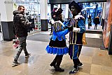 05-12-2019 Breda -Tussen het ophalen van de pakjes voor pakjesavond  doen zwarte pieten een dansje. - Fotokrant