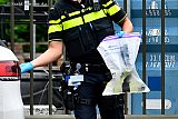 16-08-2025 Breda - De politie heeft het door de EOD ontmantelde explosief in een speciale zak meegenomen voor sporenonderzoek. - Fotokrant